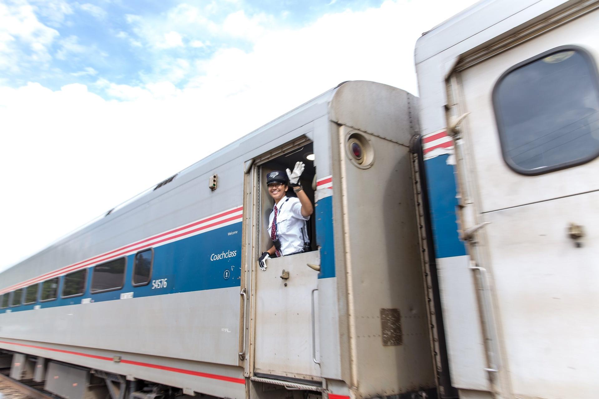 Ditching cars for rail, Wisconsin Amtrak passengers find accessibility