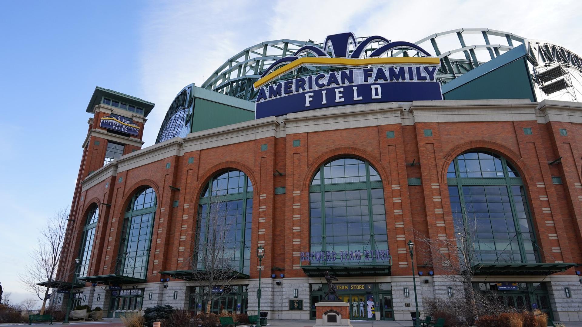 Brewers Take Two of Three from Cubs, Hold NL Central Lead